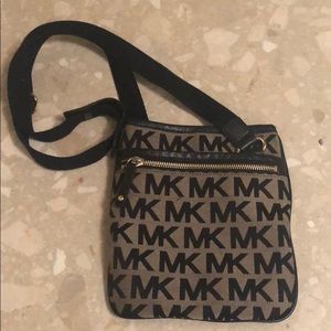 Michael Kors/ Small crossbody purse